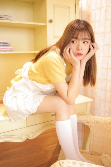 父母谈恋爱被女儿撞见瞬间害羞